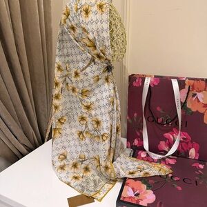 Gucci GG floral blossom print 100% silk scarf 40x40in georgette scarf‼️LAST ONE
